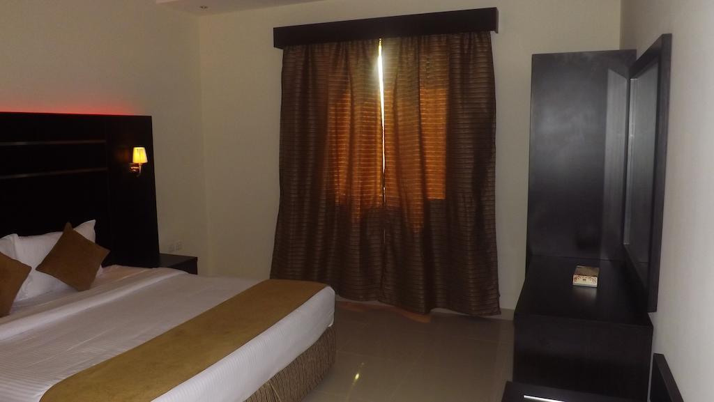 Baron Palace - Almasif Hotel Apartments Riadh Exterior foto