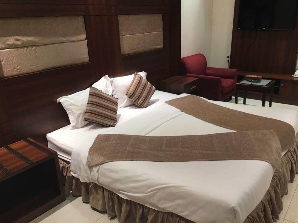 Baron Palace - Almasif Hotel Apartments Riadh Exterior foto